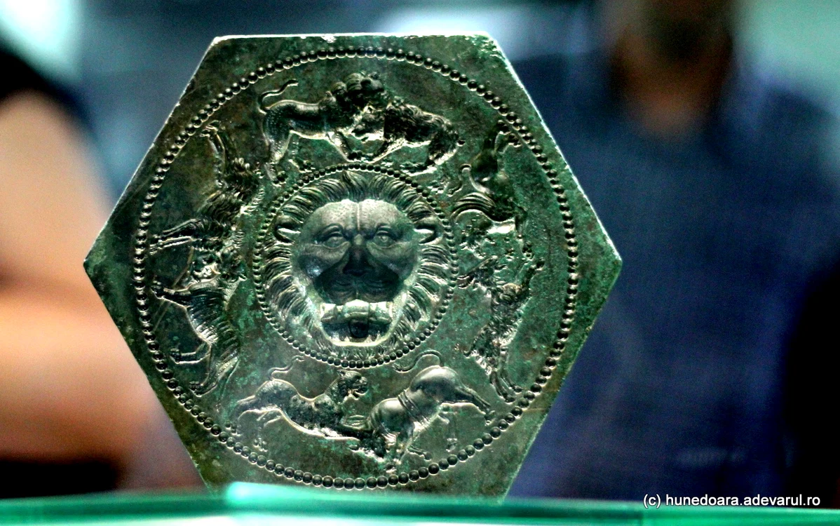 Matrița de bronz din Sarmizegetusa Regia. Foto: Daniel Guță. ADEVĂRUL