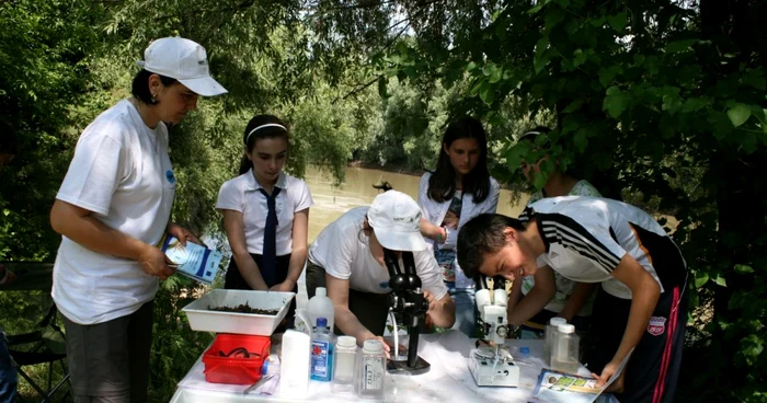 Elevii gălăţeni, în laboratorul naturii.