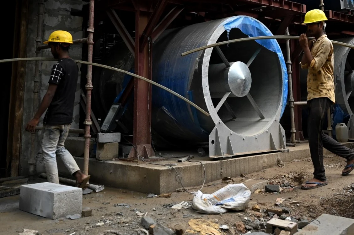 Turn cu ventilatoare construit in New Delhi India FOTO AFP/ Money Sharma