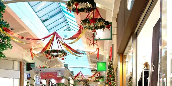 Hipermarketurile şi mallurile, deschise a doua zi de Crăciun