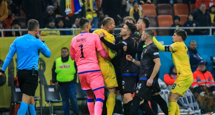 Meciul a degenerat după o provocare a lui Amir Rrahmani la adresa lui Alibec. Foto Sportpictures