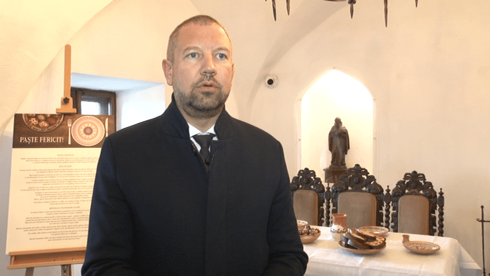 Paște la Brașov. Români, sași, maghiari, evrei, într-o expoziție de la Castelul Bran