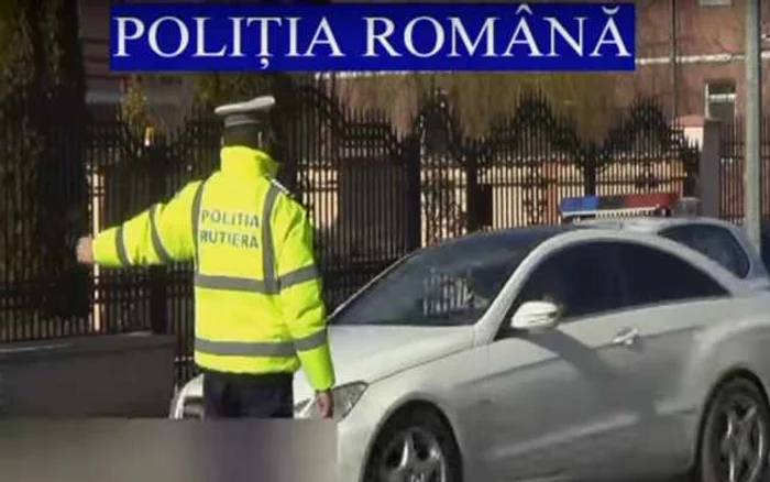 Doi agenţi de poliţie au fost loviţi de maşina condusă de tânărul  de 27 de ani