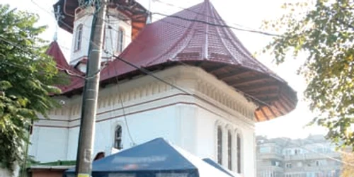 Neamţ: Cârciumă cu terasă, lipită de biserică