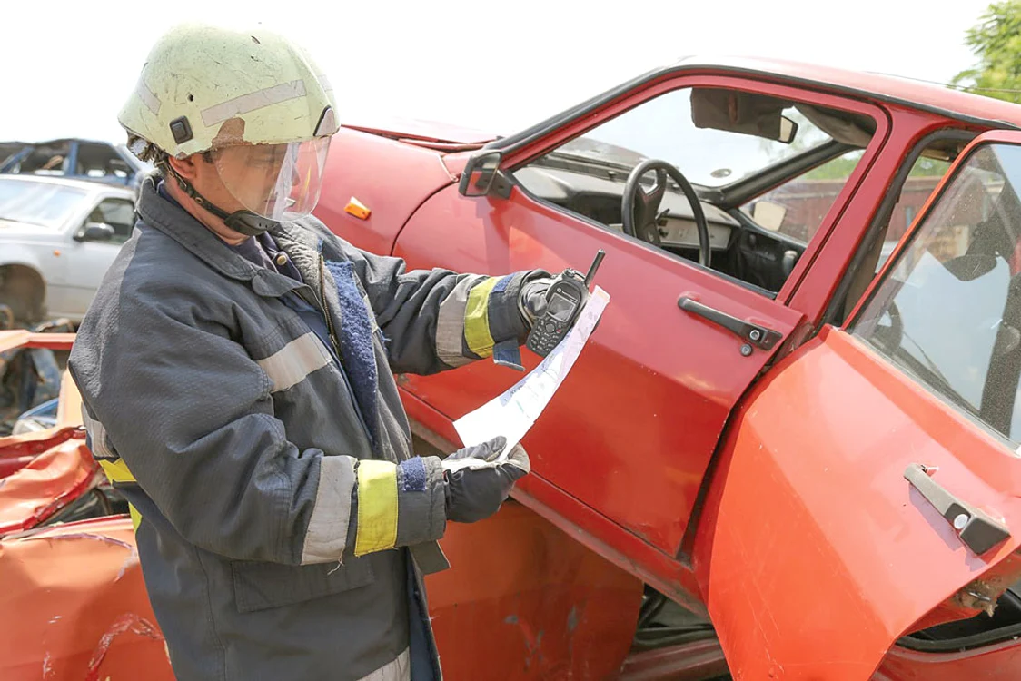 
    Automobil Clubul Român şi Inspectoratul General pentru Situaţii de Urgenţă au lansat, în premieră, proiectul «Cartea de Salvare la Bord»  