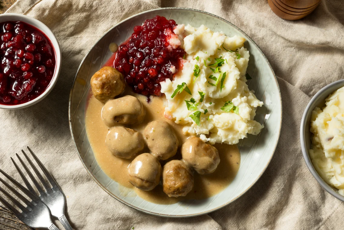 chiftele suedeze shutterstock 1934628740 jpg
