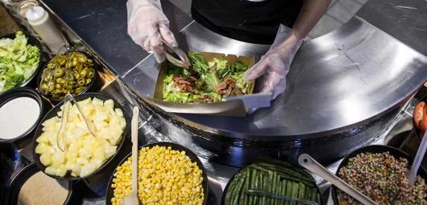 Salata ajunge astfel să conţină 730 de calorii, 53 de grame de grăsime şi 1.400 de miligrame de sare. FOTO CNBC.com