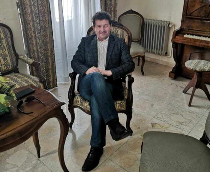 Directorul unei școli din Bihor, scos de la catedră după plângerile elevilor FOTO: Facebook