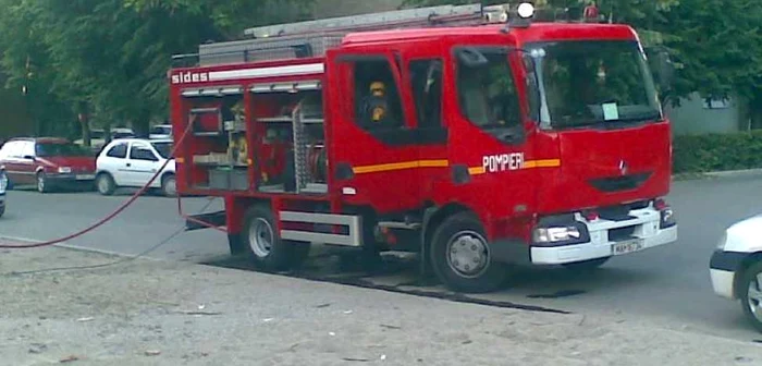 Incendiul a fost stins după trei ore/foto: Arhiva