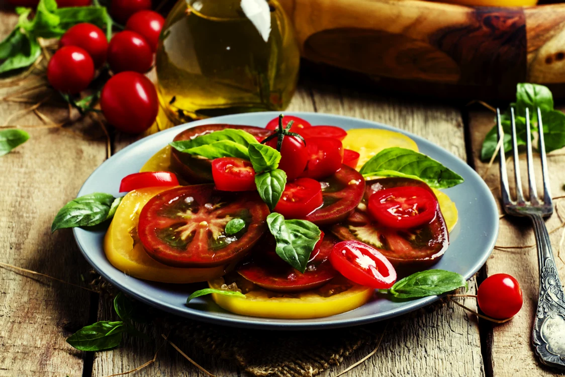 salata roșii shutterstock 529472086 jpg