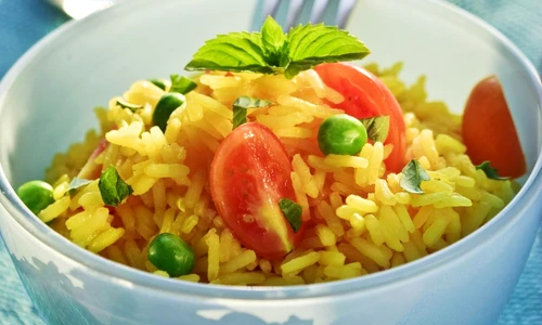 salata mediteraneana cu orez si legume jpeg
