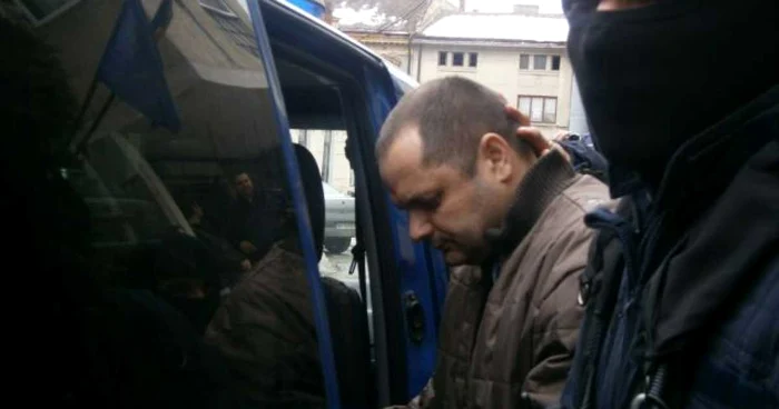 Fănel Jianu, unul dintre cei patru învinuiţi care au fugit, s-a predat