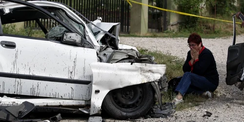 Membrii familiilor decedaţilor au ajuns la locul tragediei.