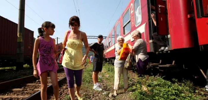 Călătorii au fost preluaţi de un alt tren care mergea spre Craiova. Foto: arhivă