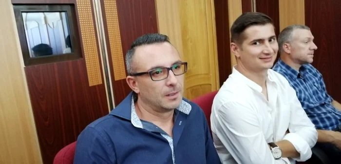 Florin Sebastian Drăgan şi Alexandru Puiu, înaintea votului din Consiliul Judeţean FOTO: Mihai Boicu