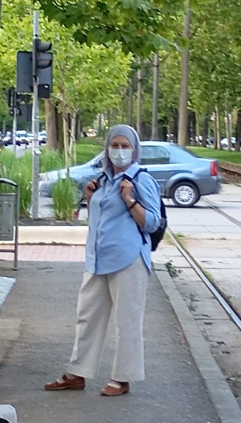 Cazul femeii care acuză că a fost împinsă pe linia de tramvai. Un polițist spune cum să reacționăm în cazuri similare