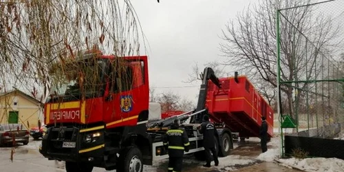 Utilajul trimis de la Galaţi spre Urziceni FOTO ISU Galaţi