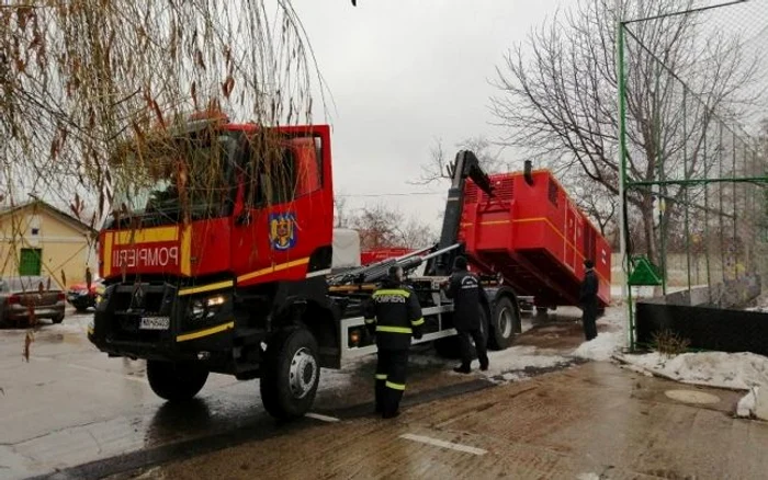 Utilajul trimis de la Galaţi spre Urziceni FOTO ISU Galaţi