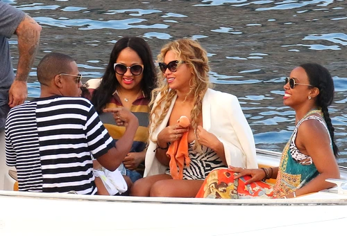 Jay Z & Beyonce Go Yachting In Southern Italy jpeg
