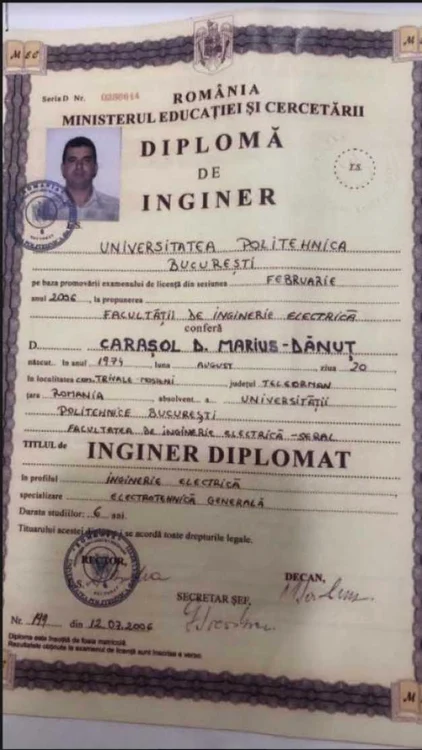 Marius Dănuţ Caraşol, preşedintele Directoratului Transelectrica.ro, scrie în c.v. că „este absolvent al Facultăţii de Electrotehnică din Politehnica București