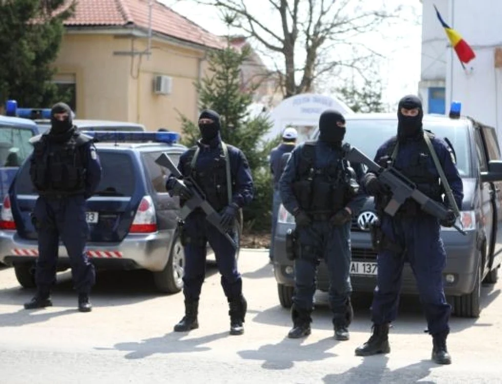 Procurorii DIICOT au descins, marţi dimineaţă, la mai multe adrese din Bucureşti şi din şapte judeţe