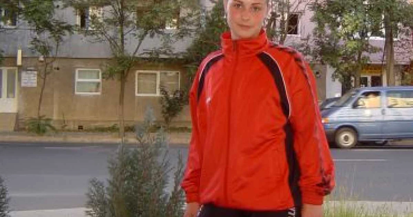 Alba Iulia: Portret/ Albaiulianca Alexandra Avram a câştigat trei medalii de bronz la campionatele naţionale de haltere