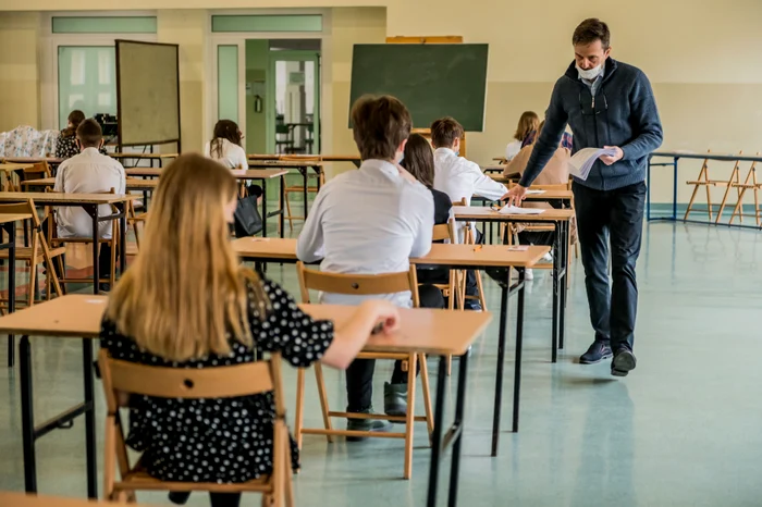 Luni, 4 aprilie, are loc simularea la Limba română