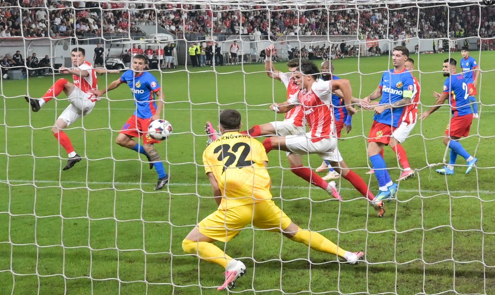 Derby incendiar în Capitală! Dinamo o bate pe FCSB, într-un duel cu eliminări, ratări și gol anulat
