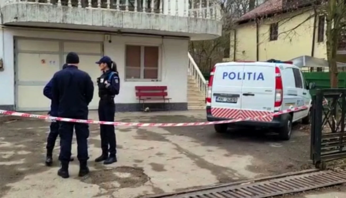 Casa din Pitești unde baiatul de 16 ani și-a ucis tatăl