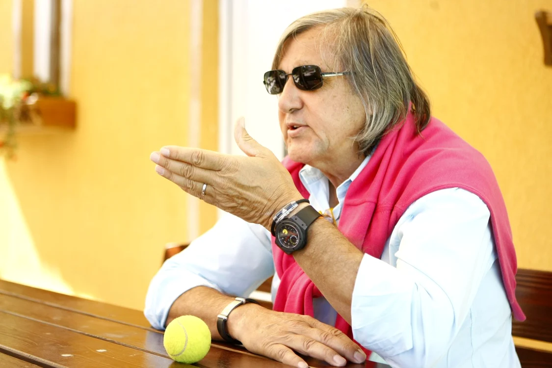 Ilie Năstase, primul lider mondial ATP, îşi duce gloria cu modestie. Foto: Eduard Enea