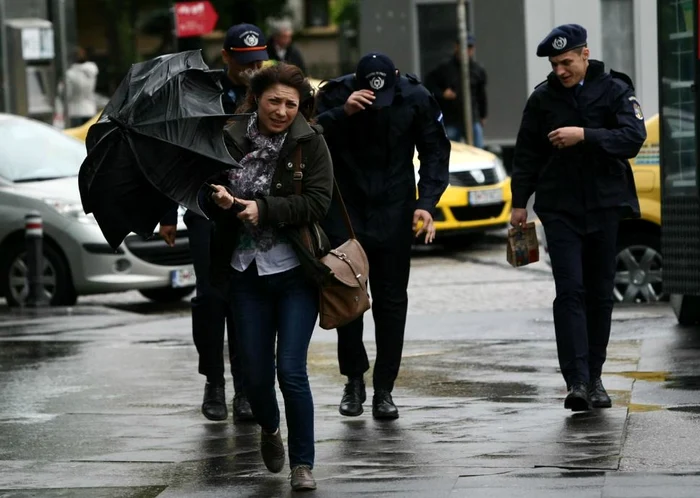 
    Vremea va fi capricioasă sâmbătă și duminică, în toată țara  