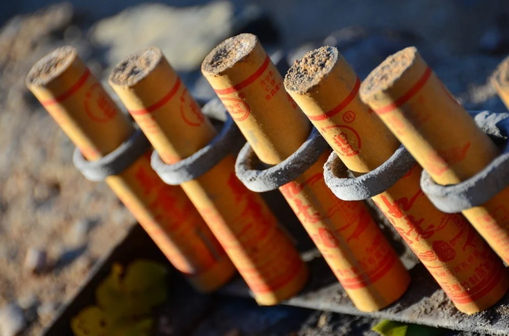 Două persoane au murit şi alte opt au fost rănite după o explozie într-un magazin de artificii din China, urmată de incendiu