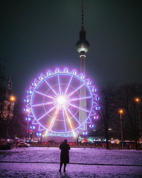 Două persoane au fost rănite într-un incendiu la un târg de Crăciun din Berlin