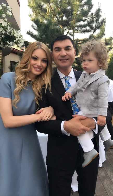 Cristi Borcea şi Valentina Pelinel, împreună cu fiul lor, Milan 