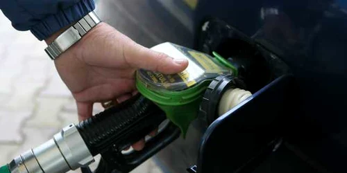 Benzinăriile au majorat preţul carburanţilor în ajun de Sfântul Nicolae