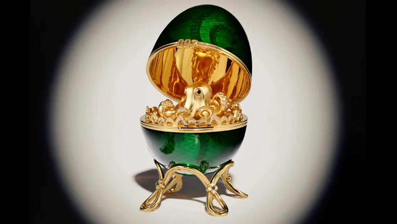 Oul Fabergé cu 60 de diamante și 19 safire