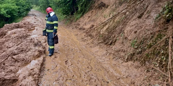 Alunecări de teren la Moieciu FOTO ISU Braşov
