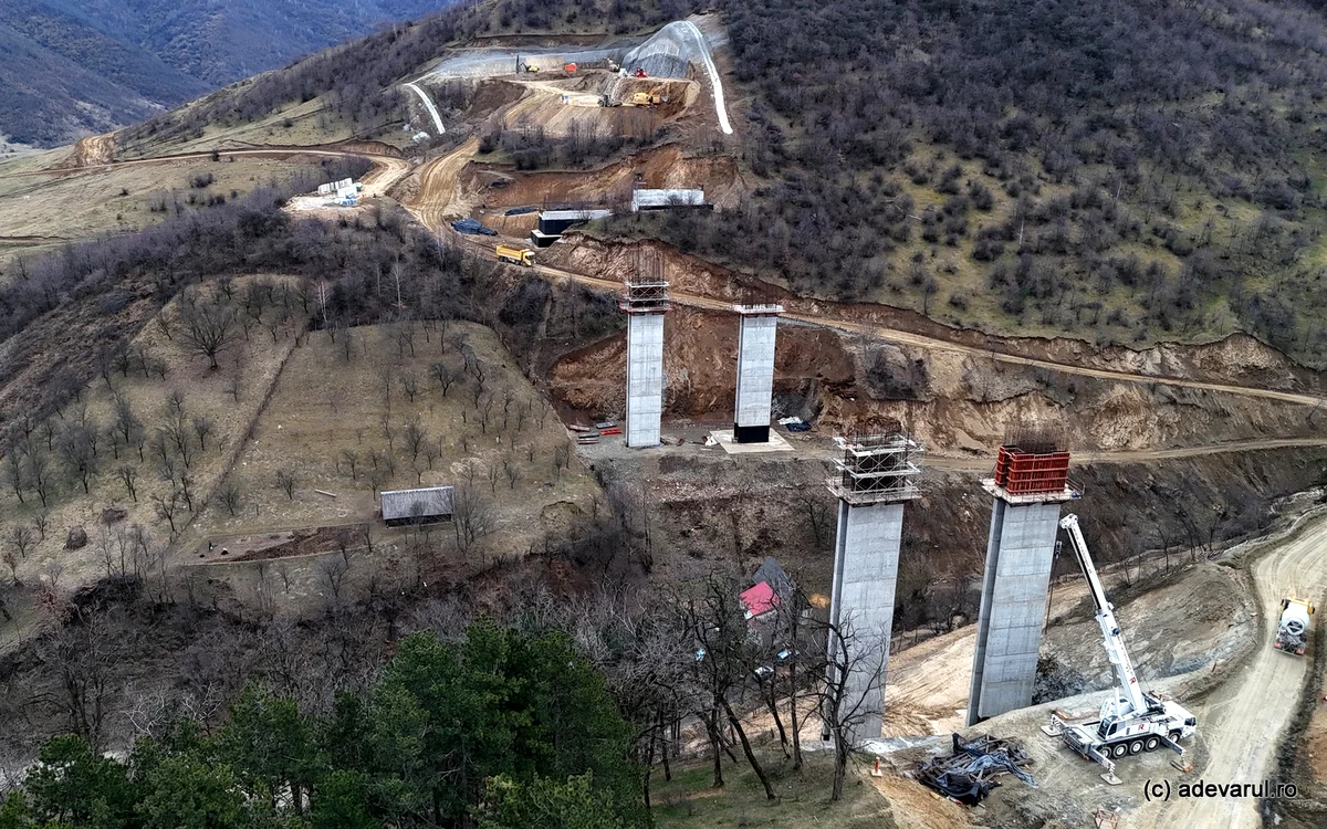 Lucrări în zona viitorului tunel Boița. Foto: Daniel Guță. ADEVĂRUL