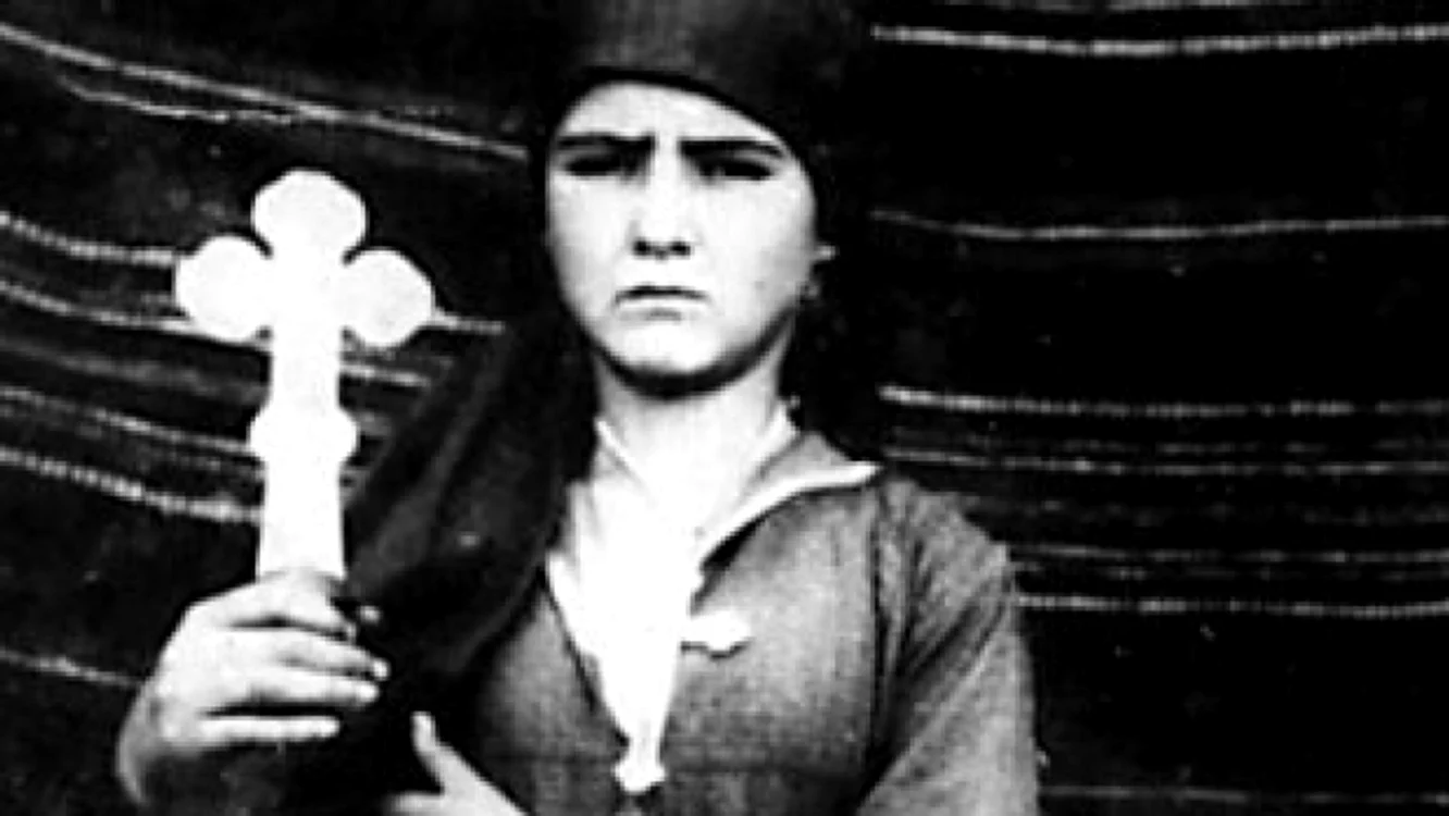 Maria Petre, „Fecioara din Parepa”, în anii în care faima ei o rivaliza pe a lui Petrache Lupu, „Sfântul de la Maglavit”