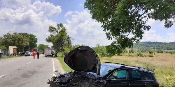 Accident rutier mortal pe DN67 la Milostea - Vâlcea cu un deces şi patru răniţi printre care şi copii Foto Adevărul