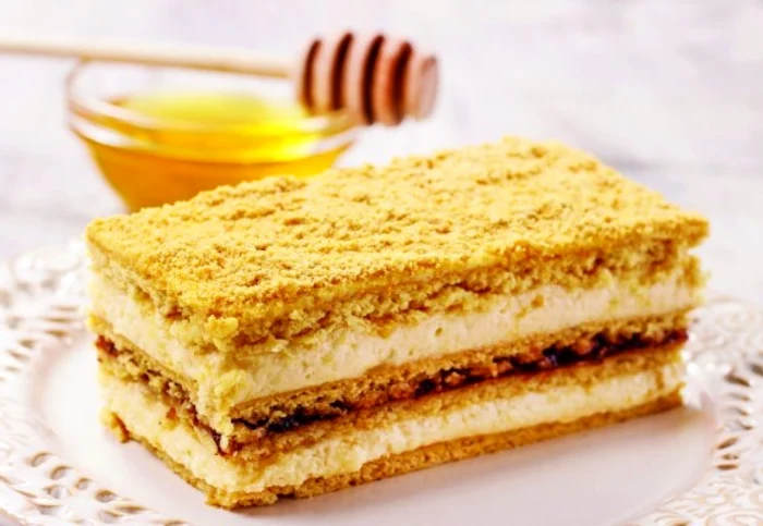 
    Prajiturile cu foi si creme se vor afla mereu în topul preferintelorclickpoftabuna.ro  