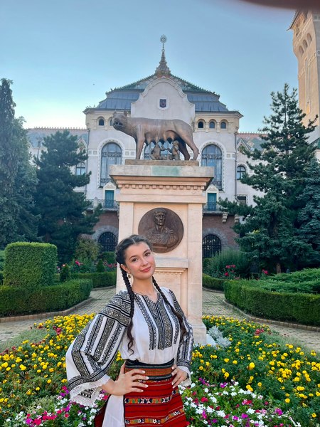 De pe scena festivalurilor, la Medicină. Povestea Dariei, tânăra care nu vrea să aleagă între cele două pasiuni