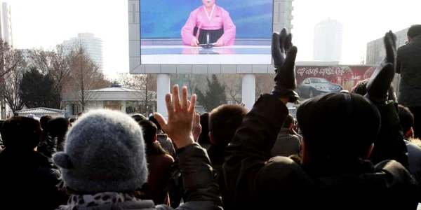 Testul cu bomba cu hidrogen- sărbătorit pe străzile din Phenian FOTO AP 