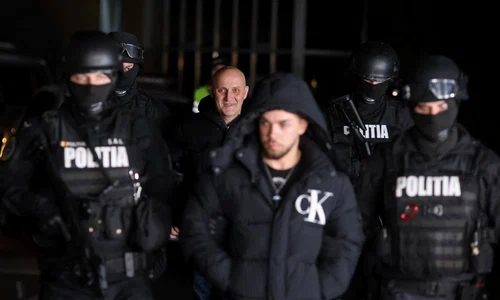 Horatiu Potra este escortat de politisti la IPJ Prahova  Foto Inquam Photos  George Calin (6) jpg