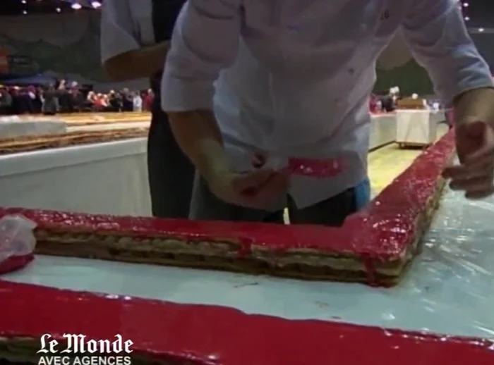 
    Cea mai mare prăjitură din lume  