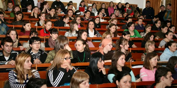 Studenţii sunt o categorie ţintă. FOTO: ADEVĂRUL