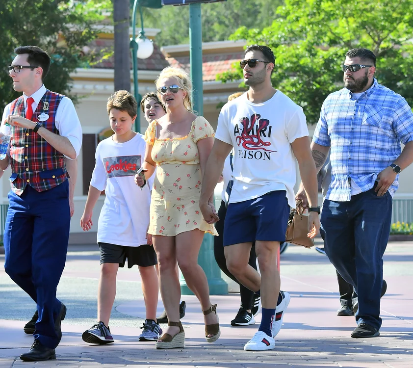 Britney Spears se bucură alături de iubitul ei, Sam Asghari, de fiecare moment petrecut alături de copii ei, Sean (13 ani) și Jayden James (12 ani), pentru că îi vede doar de câteva ori pe an