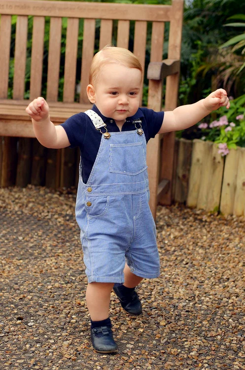 Prinţul William este foarte mândru de fiul său, micul prinţ GeorgeFoto: Reuters