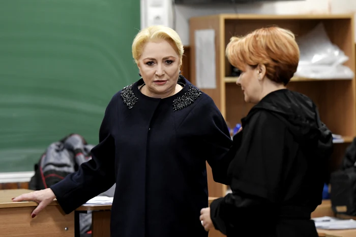 
    Viorica Dăncilă a venit la vot împreună cu șefa ei de campanie, Olguța Vasilescufoto: Mediafax  