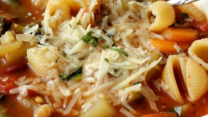 
    O supă bogată în legume așa cum fac italienii!clickpoftabuna.ro  